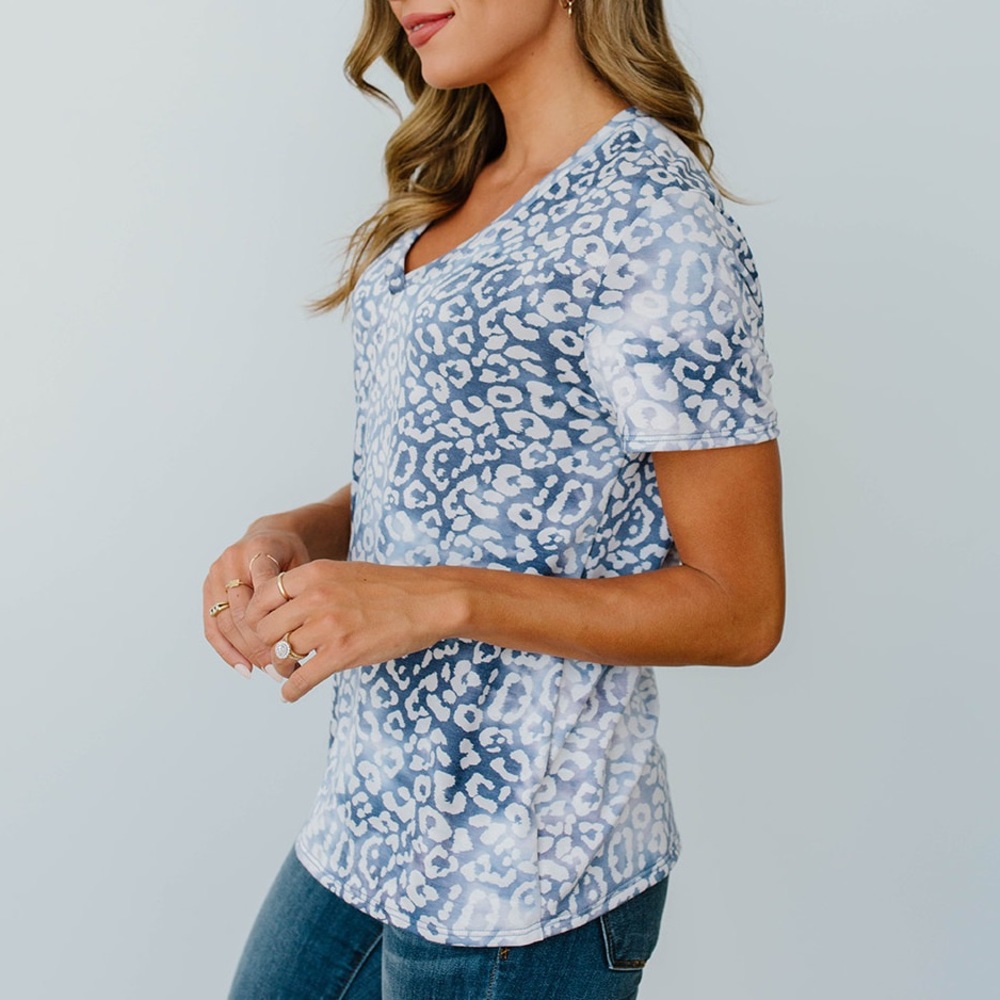 Fading Away Leopard V-Neck in Navy - Picture 4 of 11